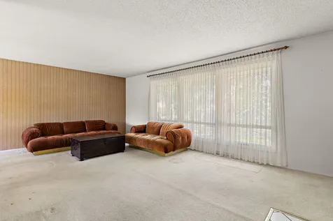 169 Leahy Circle S Des Plaines IL 60016