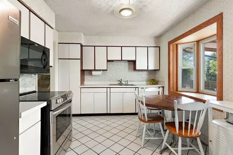 169 Leahy Circle S Des Plaines IL 60016