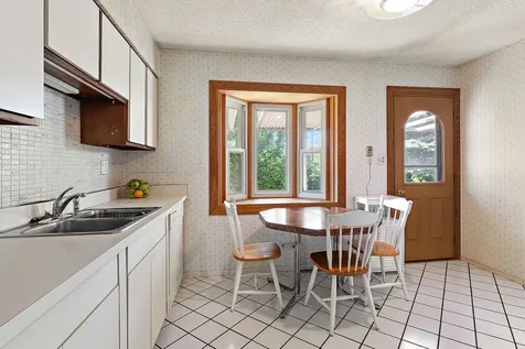169 Leahy Circle S Des Plaines IL 60016