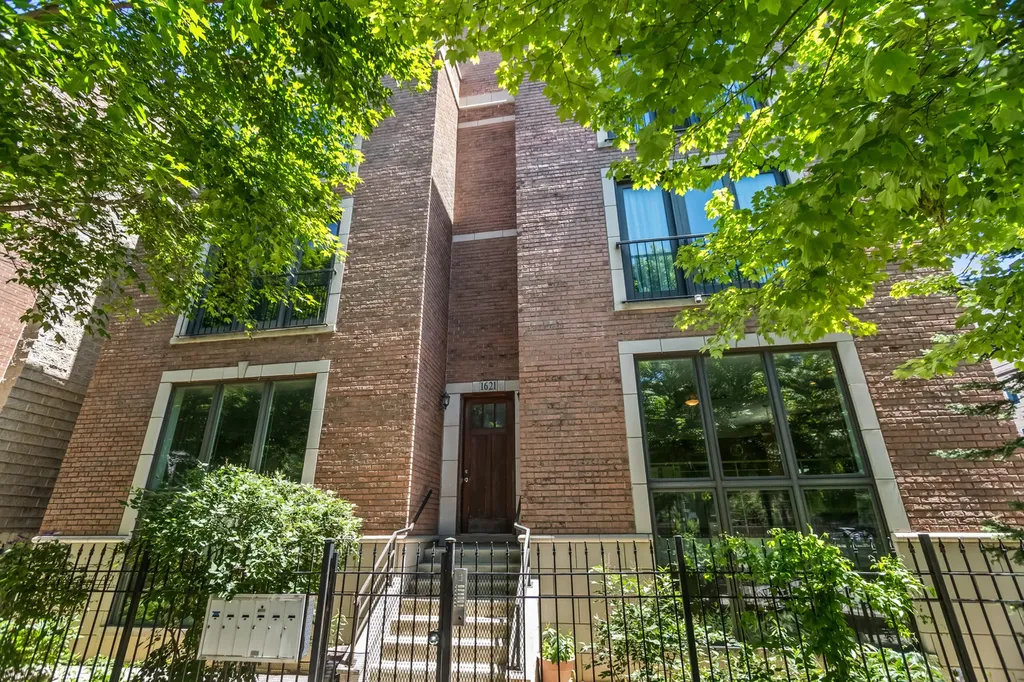 1621 North Mozart Street Chicago IL 60647