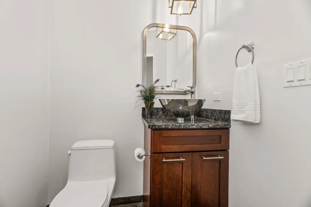 1621 North Mozart Street Chicago IL 60647