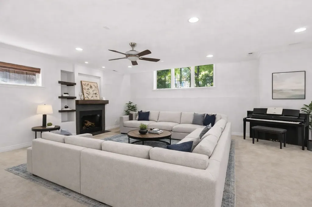 1621 North Mozart Street Chicago IL 60647