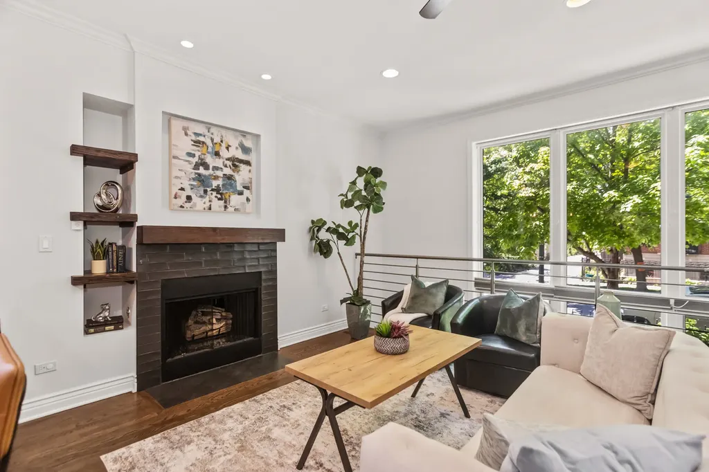 1621 North Mozart Street Chicago IL 60647