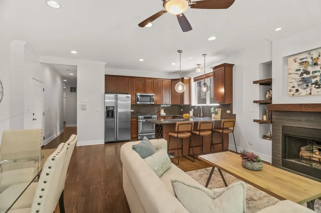 1621 North Mozart Street Chicago IL 60647