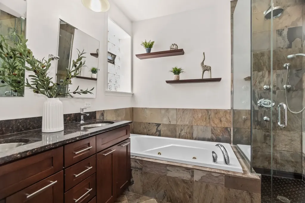 1621 North Mozart Street Chicago IL 60647