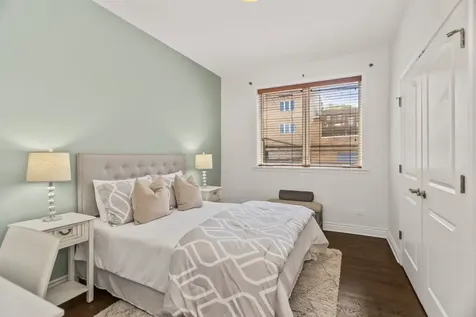 1621 North Mozart Street Chicago IL 60647