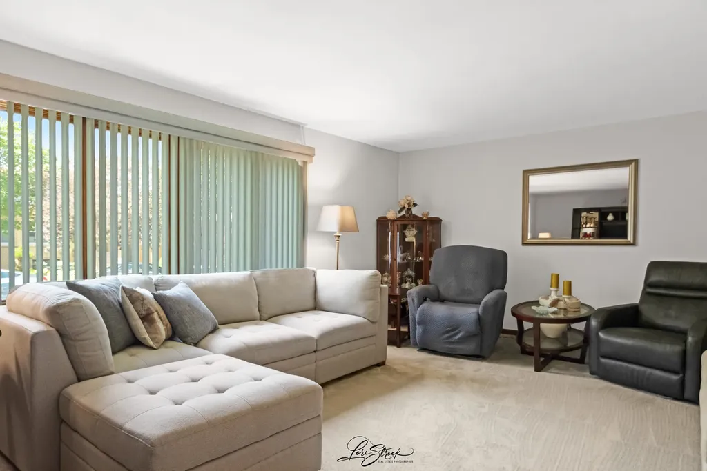 4563 North Merrimac Avenue Chicago IL 60630