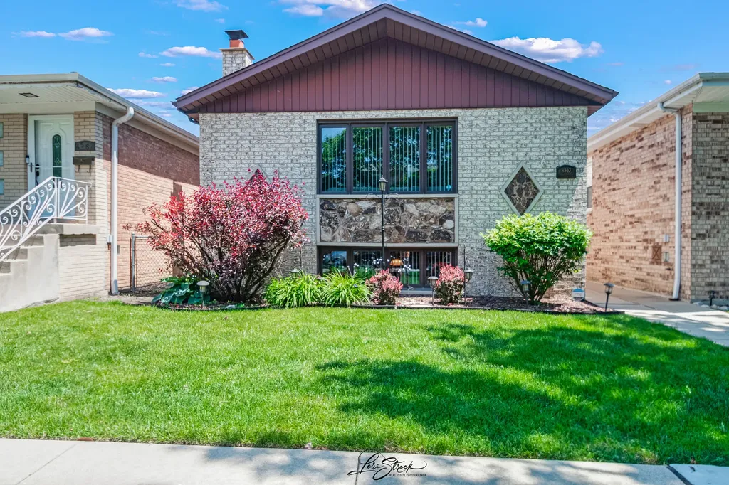 4563 North Merrimac Avenue Chicago IL 60630