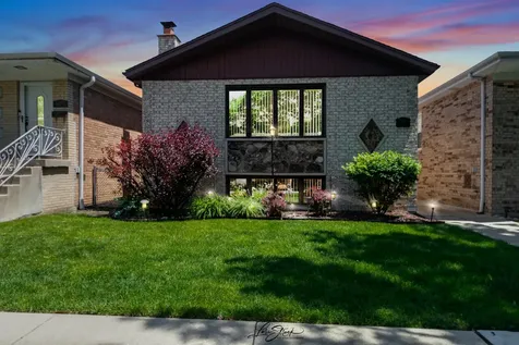 4563 North Merrimac Avenue Chicago IL 60630