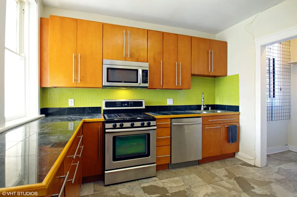 3088 North Milwaukee Avenue Chicago IL 60618