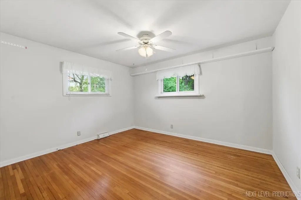 697 North Ohio Street Aurora IL 60505