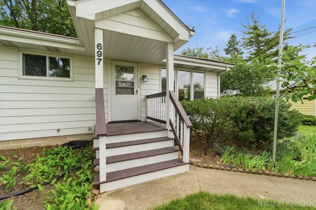697 North Ohio Street Aurora IL 60505