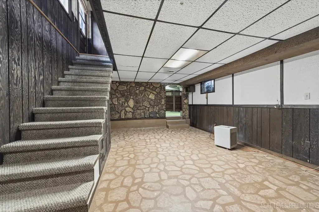 697 North Ohio Street Aurora IL 60505