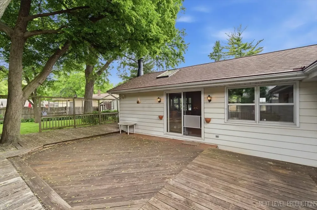 697 North Ohio Street Aurora IL 60505