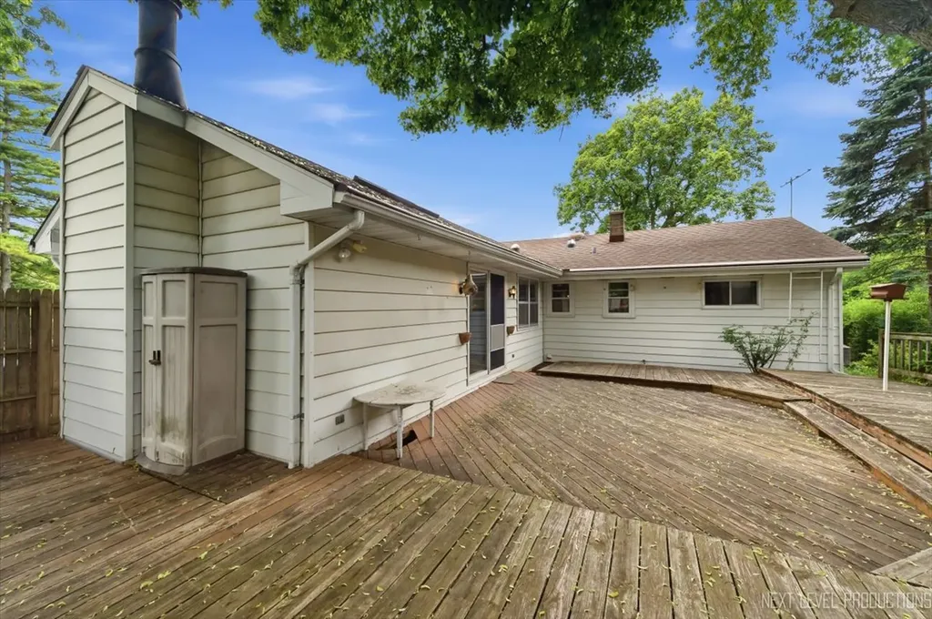 697 North Ohio Street Aurora IL 60505
