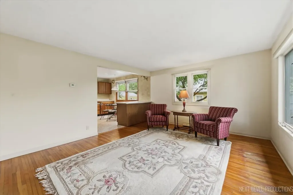 697 North Ohio Street Aurora IL 60505