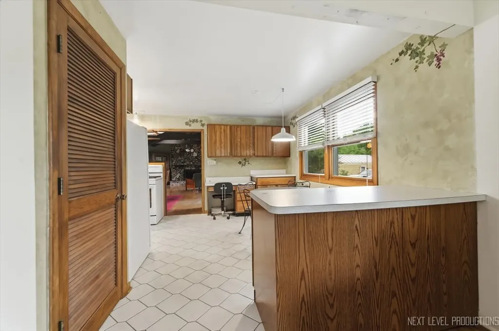 697 North Ohio Street Aurora IL 60505