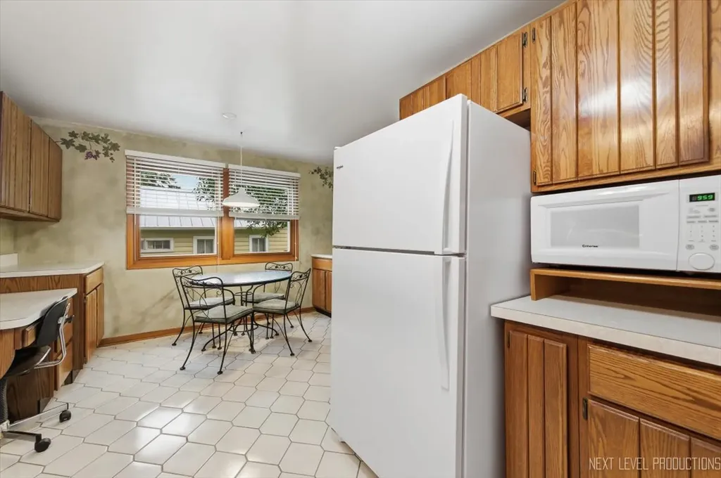 697 North Ohio Street Aurora IL 60505