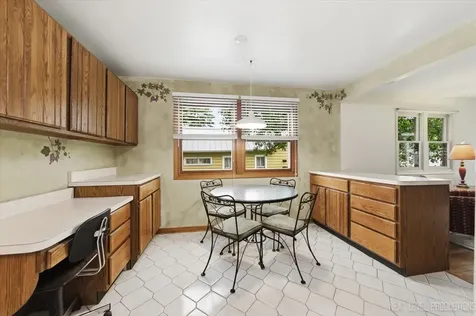 697 North Ohio Street Aurora IL 60505