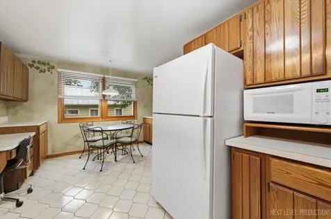 697 North Ohio Street Aurora IL 60505