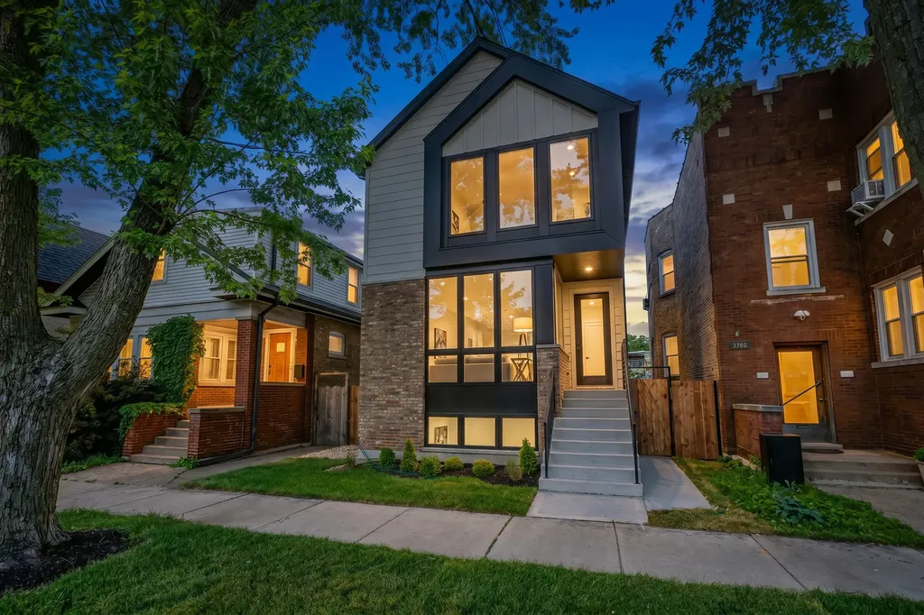5747 North Maplewood Avenue Chicago IL 60659