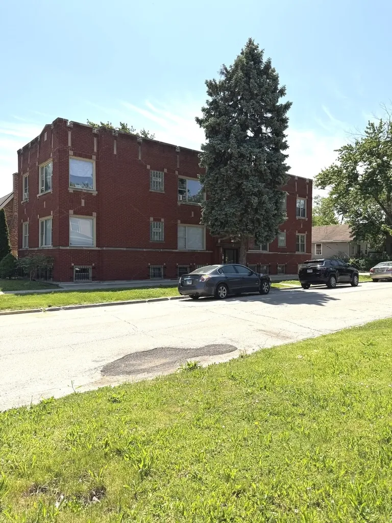 525 West 118th Street Chicago IL 60628