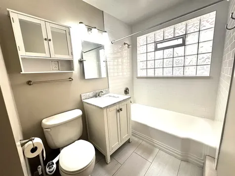 5870 North Elston Avenue Chicago IL 60646