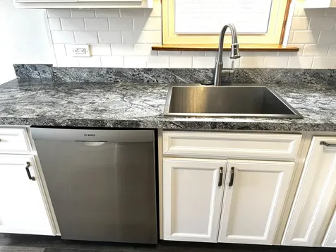 5870 North Elston Avenue Chicago IL 60646