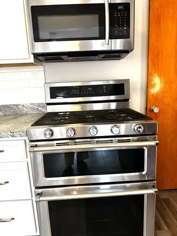 5870 North Elston Avenue Chicago IL 60646