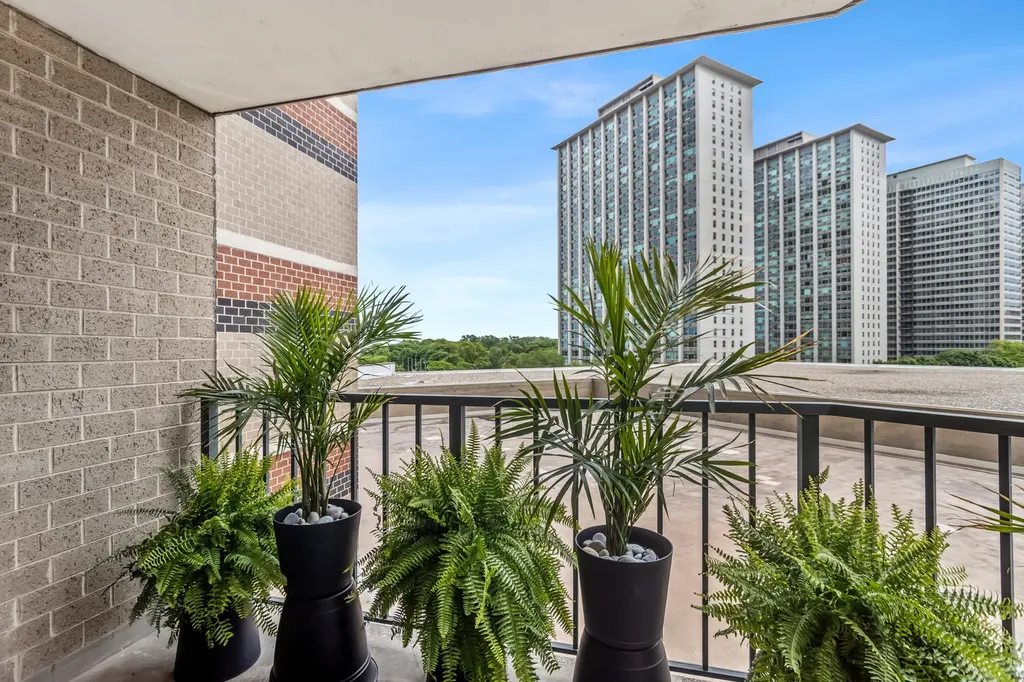 3660 North Lake Shore Drive Chicago IL 60613
