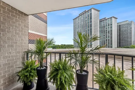 3660 North Lake Shore Drive Chicago IL 60613