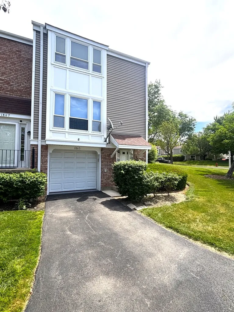 1863 Williamsburg Drive Hoffman Estates IL 60169