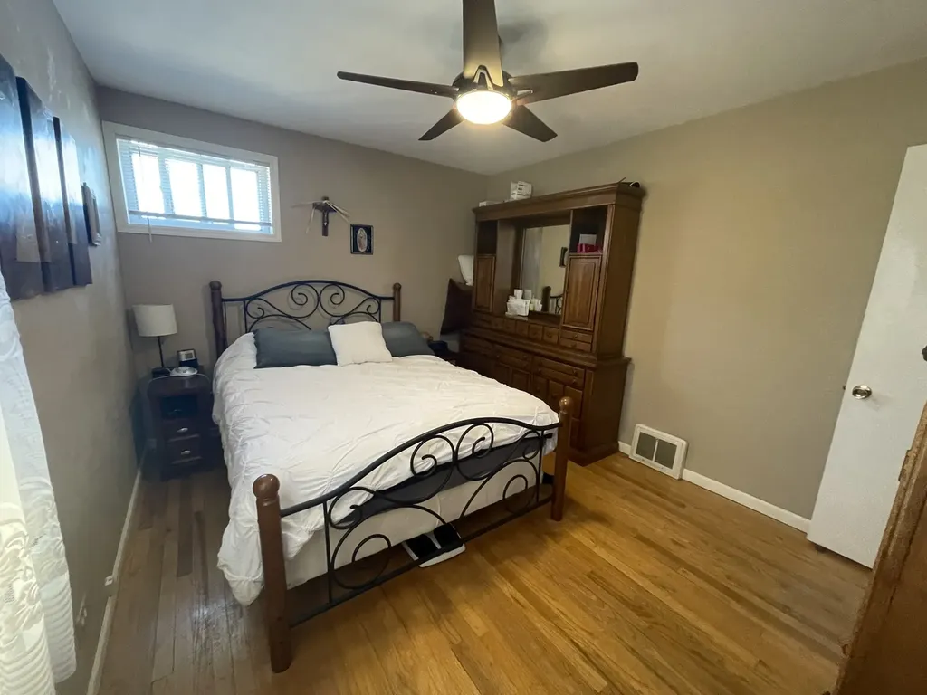 5417 South New England Avenue Chicago IL 60638