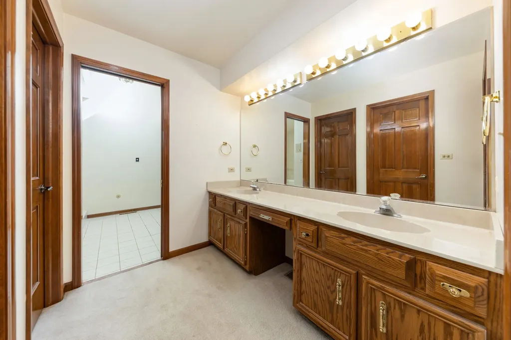 904 West Bailey Road Naperville IL 60565