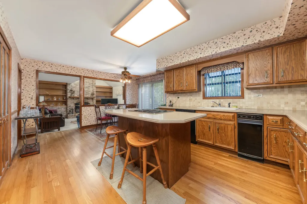 904 West Bailey Road Naperville IL 60565