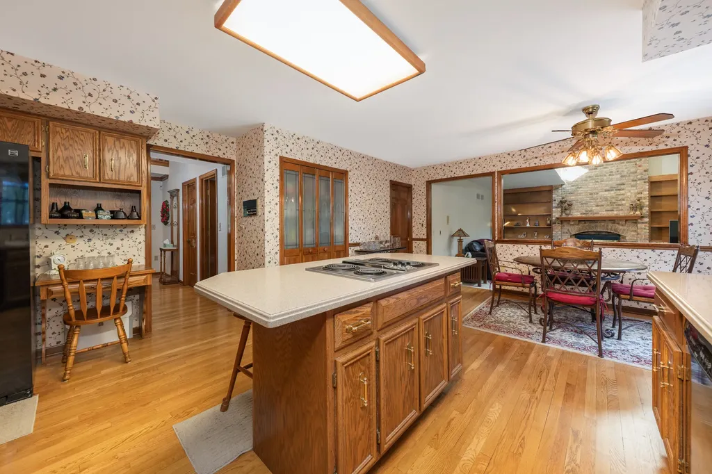 904 West Bailey Road Naperville IL 60565