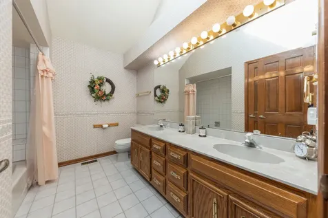 904 West Bailey Road Naperville IL 60565