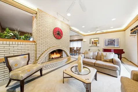 130 Surrey Lane Burr Ridge IL 60527