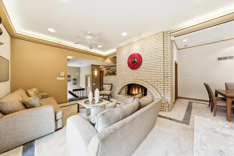 130 Surrey Lane Burr Ridge IL 60527