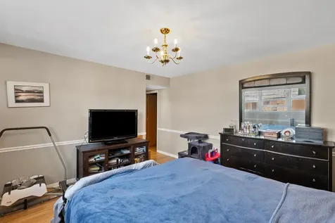 5214 Galitz Street Skokie IL 60077