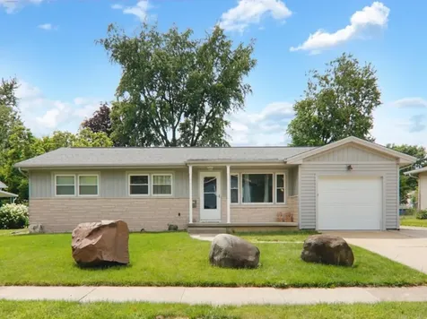 903 Mayflower Avenue Bloomington IL 61701