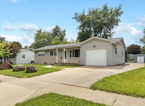 903 Mayflower Avenue Bloomington IL 61701