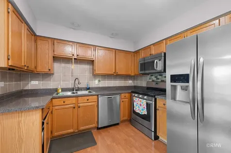 81 Kingsport Drive South Elgin IL 60177