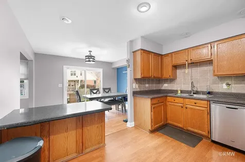 81 Kingsport Drive South Elgin IL 60177