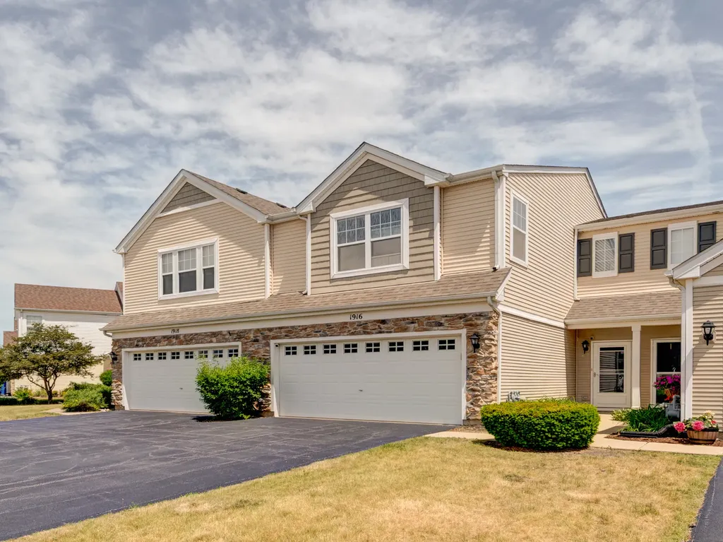 1916 Cobblestone Drive Carpentersville IL 60110