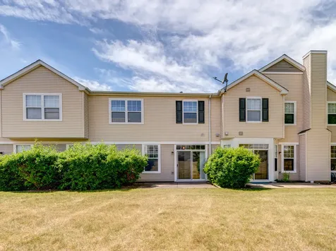 1916 Cobblestone Drive Carpentersville IL 60110