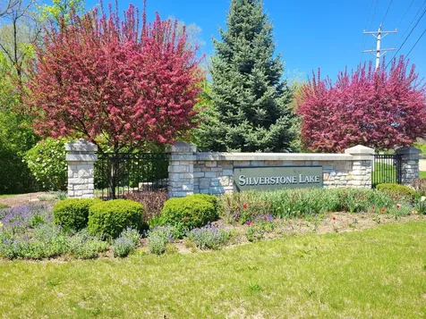 1916 Cobblestone Drive Carpentersville IL 60110