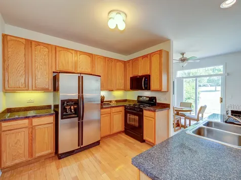 1916 Cobblestone Drive Carpentersville IL 60110