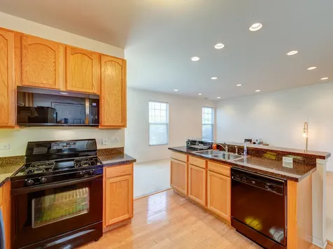 1916 Cobblestone Drive Carpentersville IL 60110