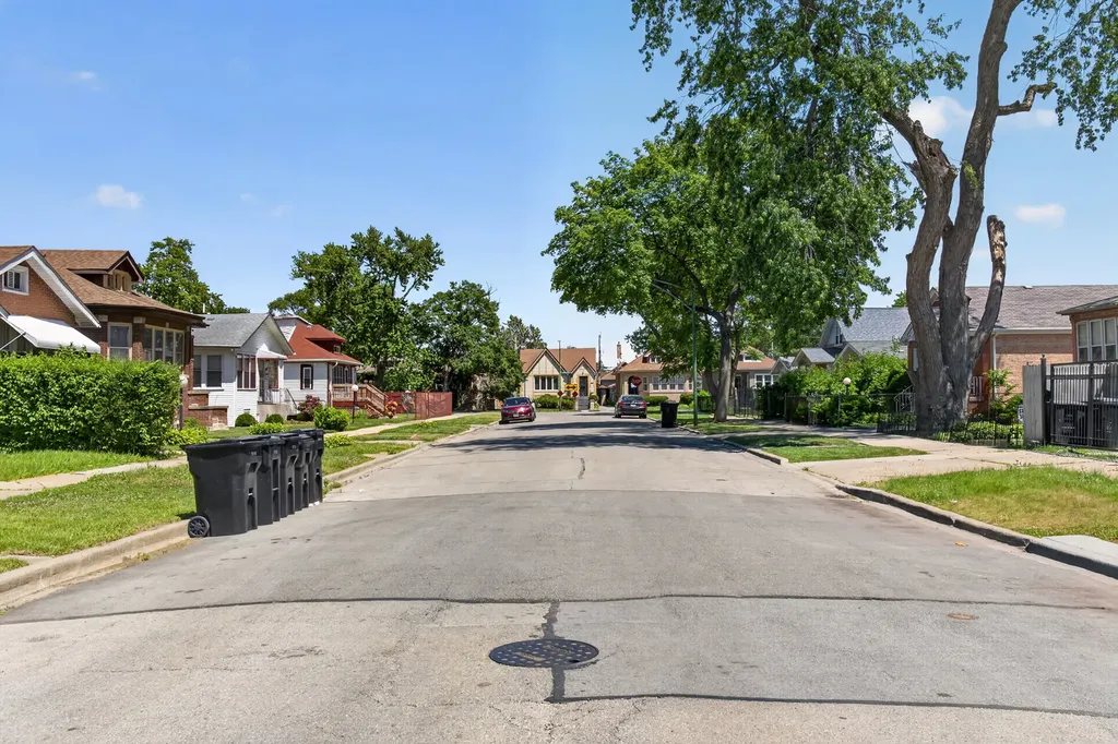 1018 West 104th Place Chicago IL 60643
